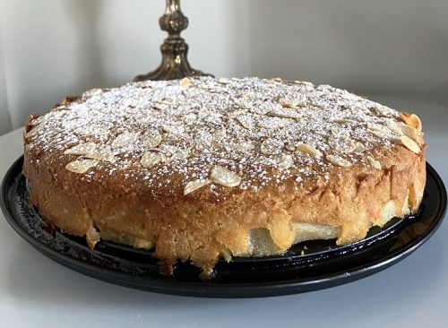 Almond pie with pears